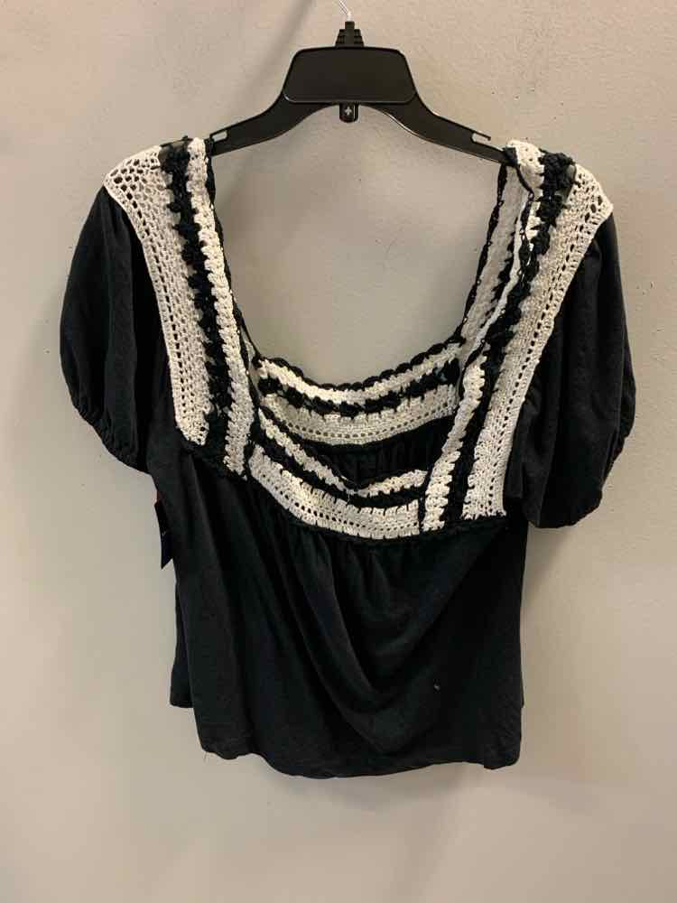 Size M LUCKY BRAND BLK/WHT SHORT SLEEVES TOP