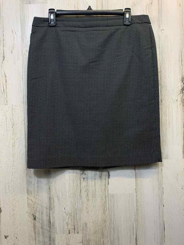 PRE-OWNED LIZ CLAIBORNE Dresses and Skirts Size 10 BLACK/WHITE Checkered Skirt/B