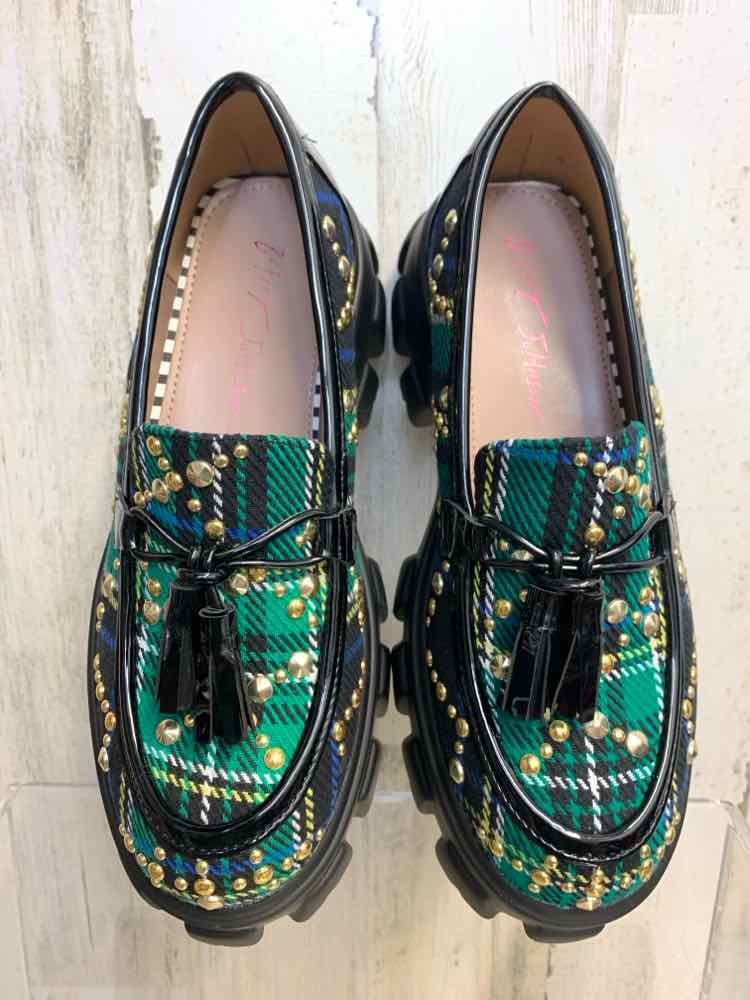 PRE-OWNED BETSY JOHNSON SHOES Shoe Size 8 GRN/BLK Plaid LOAFER Shoes