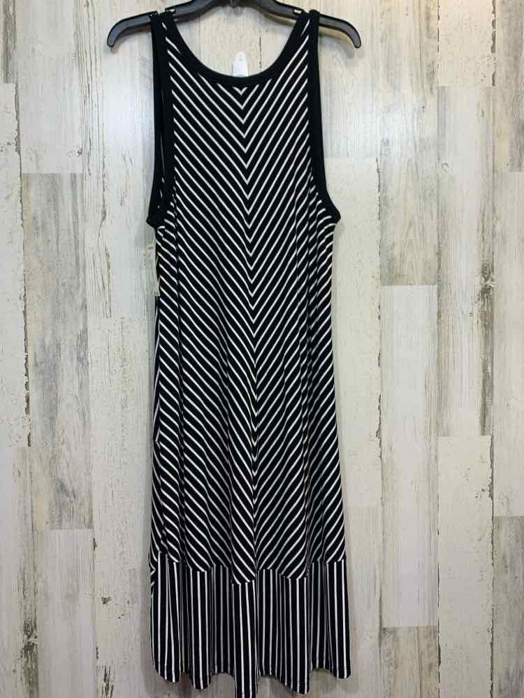 PRE-OWNED CABI Dresses and Skirts Size XL BLACK/WHITE VERTICAL STRIPES Dress/BLA