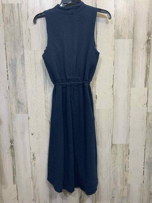PRE-OWNED CARVE DESIGNS Dresses and Skirts Size 2 Blue SLEEVELESS Dress/V CUT NE