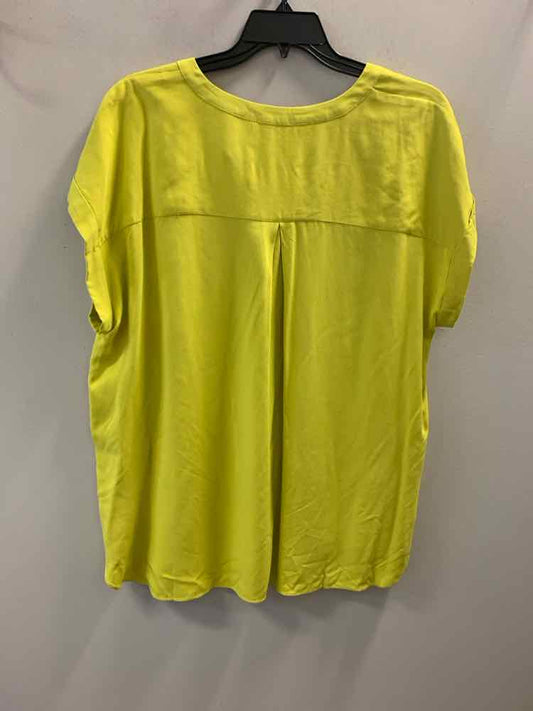 ROSE & OLIVE PLUS SIZES Size 1X Yellow CAP SLEEVE TOP