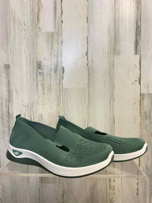 PRE-OWNED Shoe Size 9 SEAFOAM TENNIS Shoes/SEA-FOAM COLORED SLIDE ON TENNIS SHOE