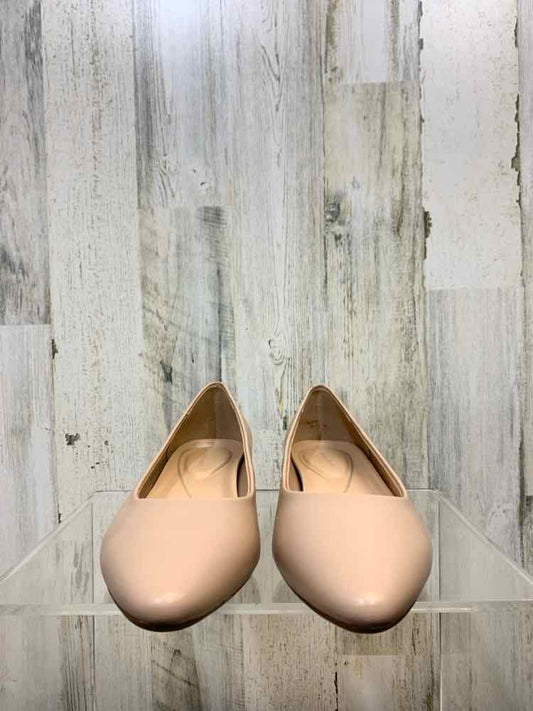 NWT EASY SPIRIT SHOES Shoe Size 7.5 Beige Shoes/POINTY FRONT PUMP