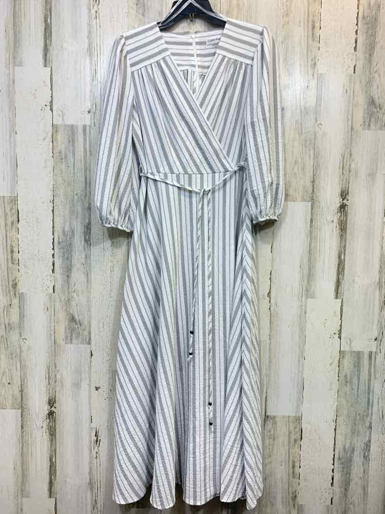 PRE-OWNED CALVIN KLIEN Dresses and Skirts Size 10 WHITE/BLACK STRIPES Dress/BLAC