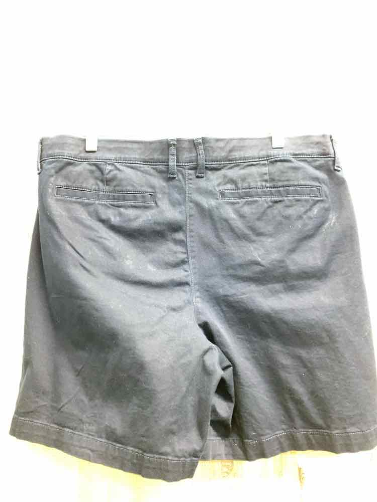 PRE-OWNED Size 16 CROFT & BARROW BOTTOMS NAVY BLUE Solid Shorts