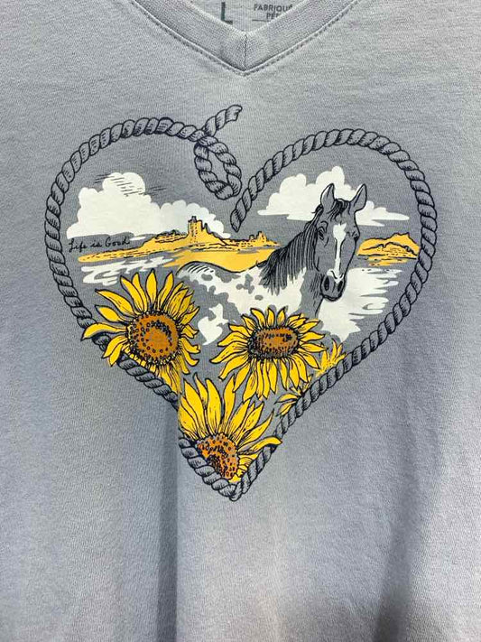 PRE-OWNED LIFE IS GOOD Tops Size L GRY/YLW/BLK VNECK T-shirt/HORSE W HEART