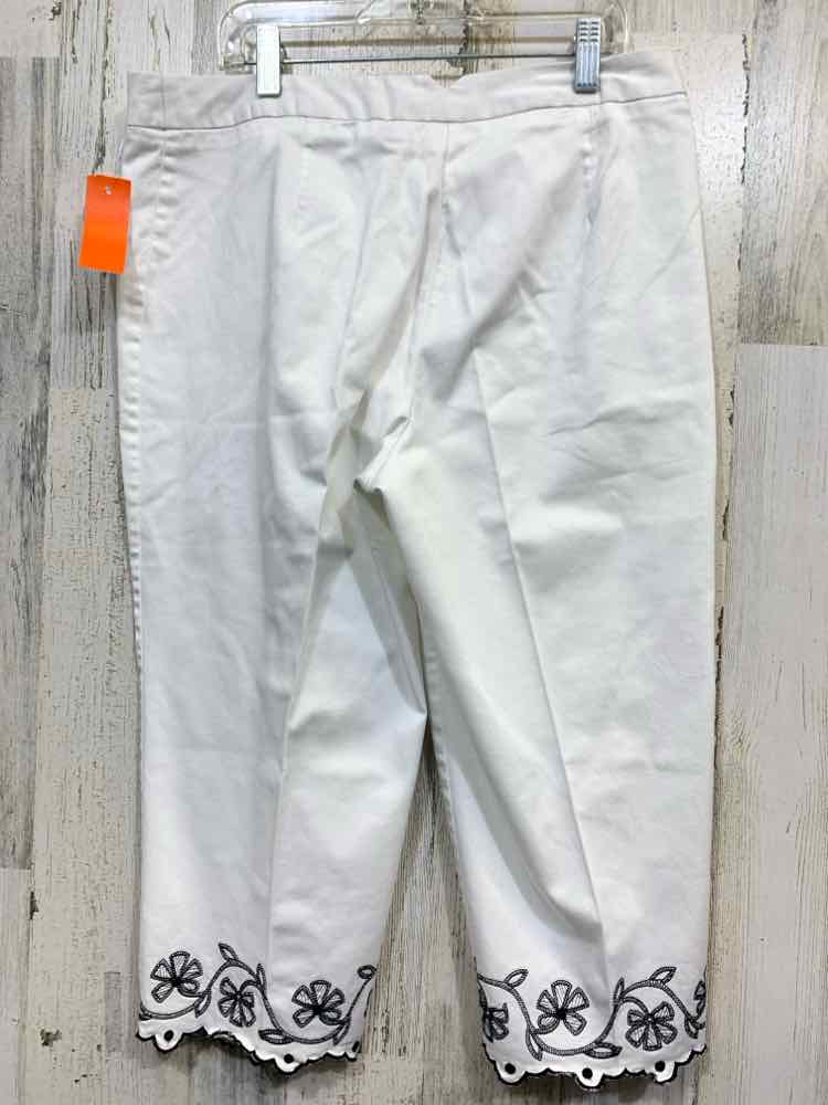 PRE-OWNED Size 27 KIM ROGERS BOTTOMS WHITE/BLACK CAPRI