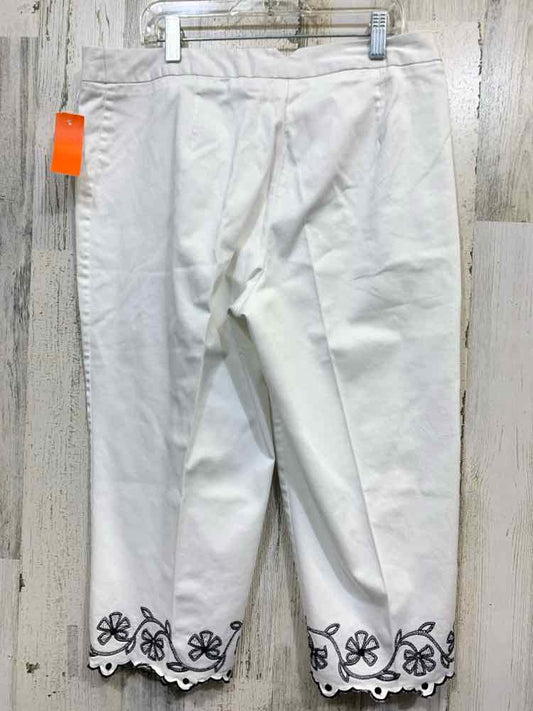 PRE-OWNED Size 27 KIM ROGERS BOTTOMS WHITE/BLACK CAPRI