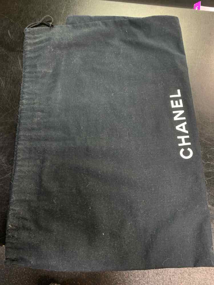 PRE-OWNED CHANEL BLK/WHT/RED Handbag