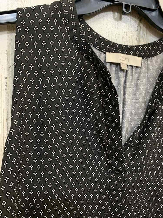 PRE-OWNED LOFT Tops Size M GRAY/WHITE SMALL FLOWER(S) SLEEVELESS Blouse/GRAY/WHI