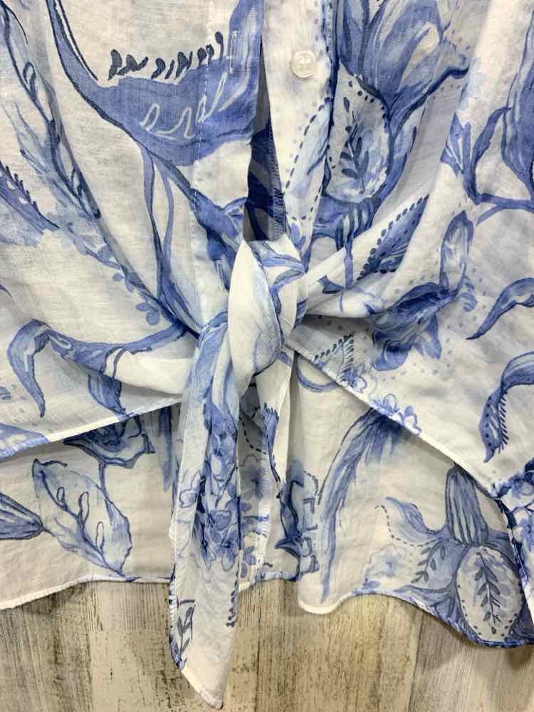 PRE-OWNED CE CE Tops Size XL WHT/BLU Floral LONG SLEEVE/BUTTON UP V NECK SHIRT