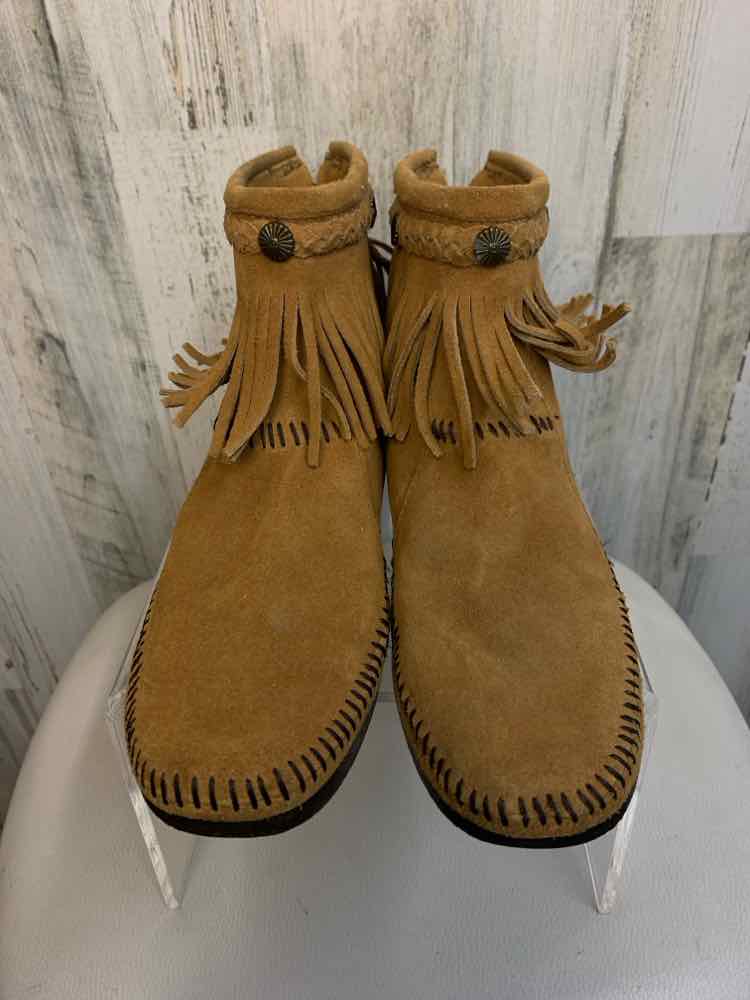 MINNETONKA SHOES 9.5 NUBUCK Suede BOOTIE Shoes