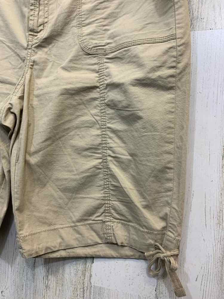 PRE-OWNED Size 12 ST JOHN'S BAY BOTTOMS Tan CARGO BERMUDA Shorts/TAN CARGO BERMU
