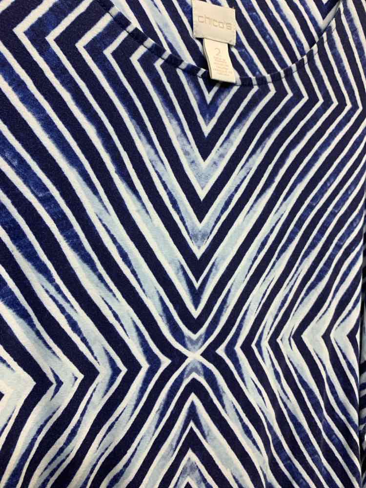 PRE-OWNED CHICO'S Tops Size 2 WHT/BLU/NVY Geometric 3/4 SLEEVE Blouse