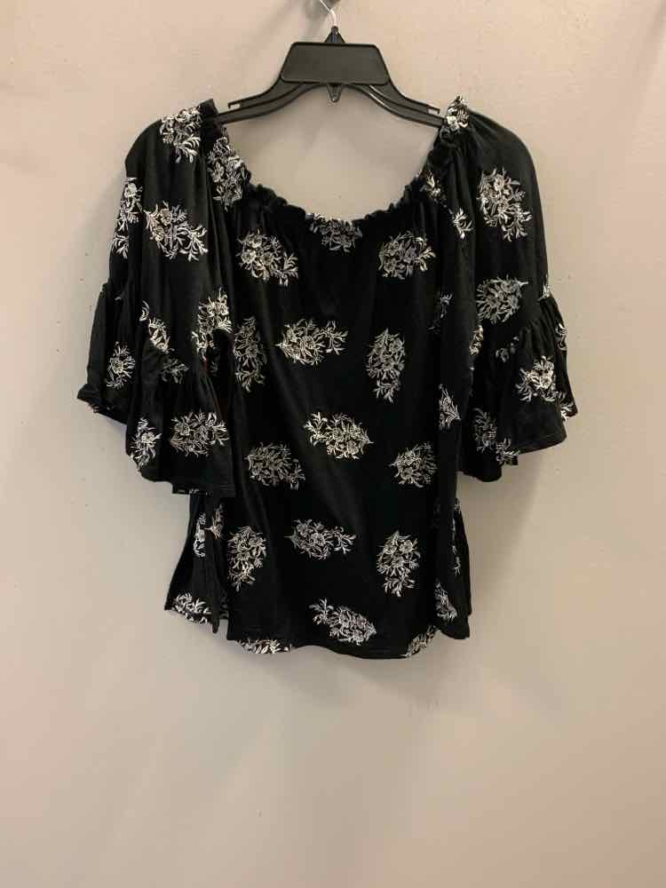 KAREN KANE Tops Size M BLK/WHT Floral SHORT SLEEVES TOP