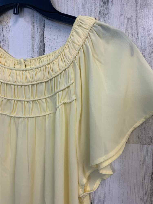 LOFT Tops Size L LIGHT YELLOW FLUTTER SLEEVE TOP
