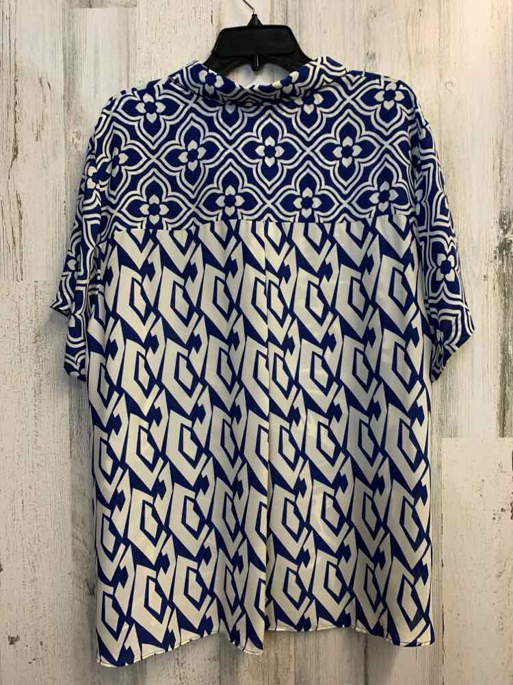 PRE-OWNED ROSE & OLIVE PLUS SIZES Size 1X BLU/WHT LEAFS SHORT SLEEVES TOP