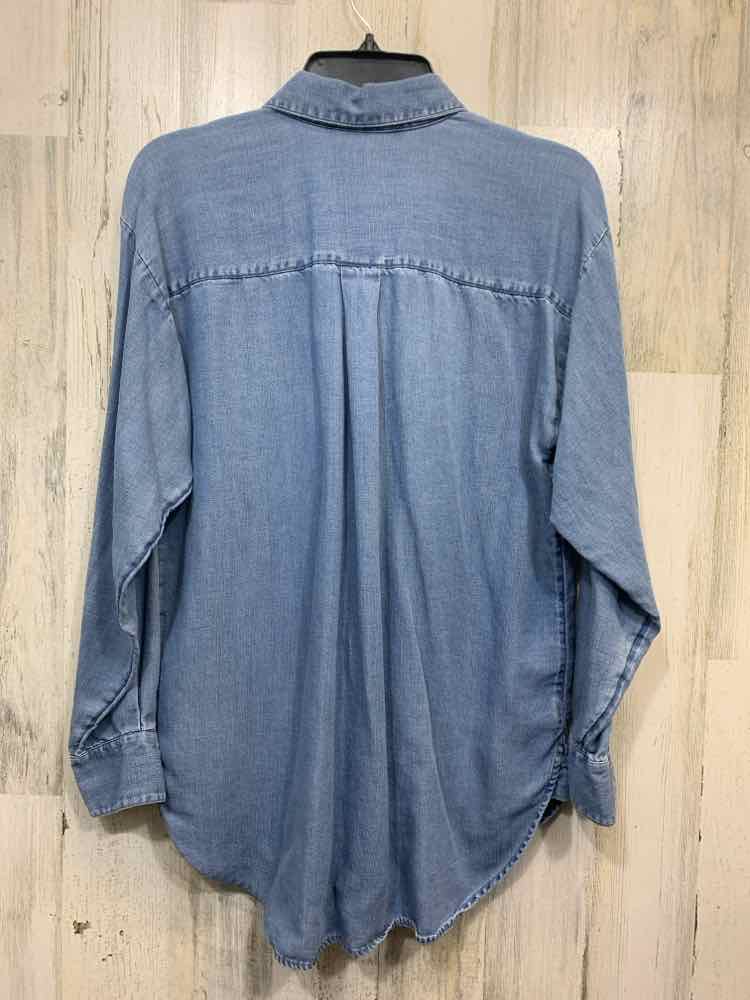 PRE-OWNED LOFT Tops Size XS Denim Solid LONG SLEEVE TOP/BUTTON DOWN W/COLLAR
