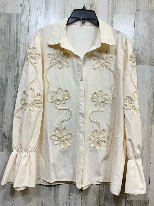 PRE-OWNED Size XL Tops Cream Blouse LONG SLEEVE EMBROIDERED FLORAL BUTTON DOWN S