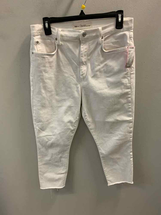 Size 31 GAP BOTTOMS White Pants