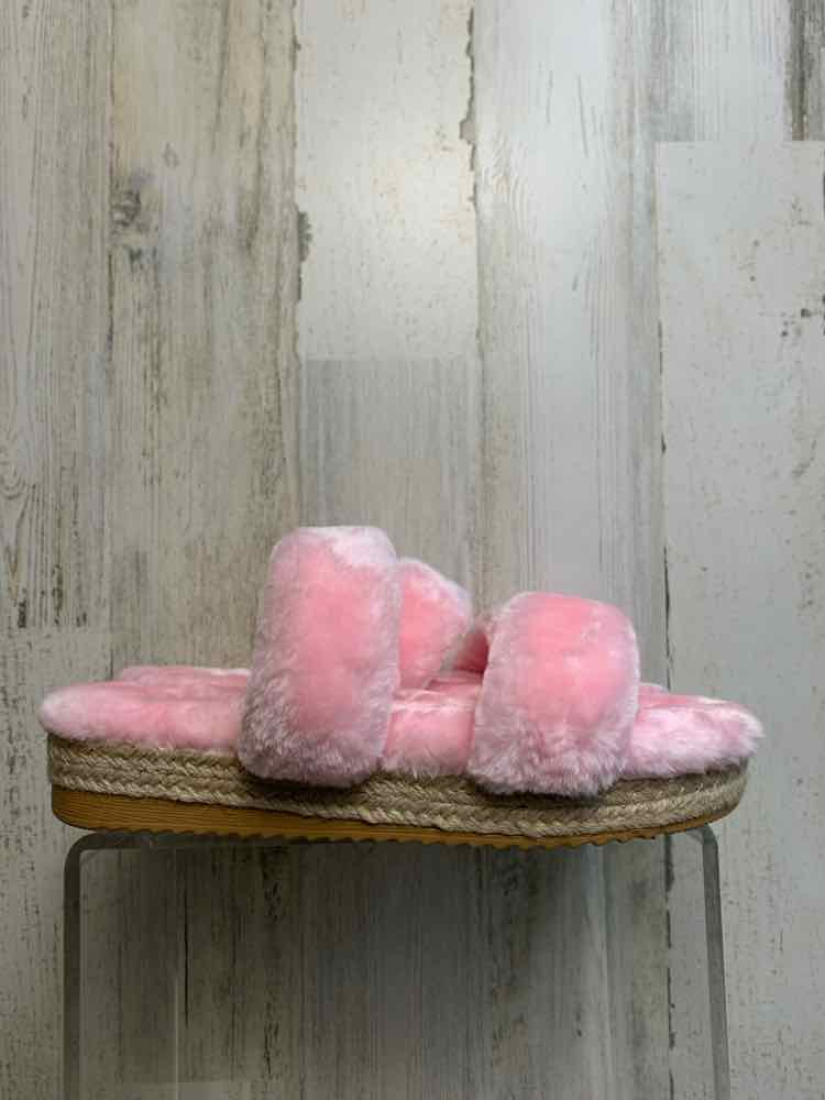 NWT SHOES 9 Pink Shoes/2 STRAP FLUFFY SLIPPRERS