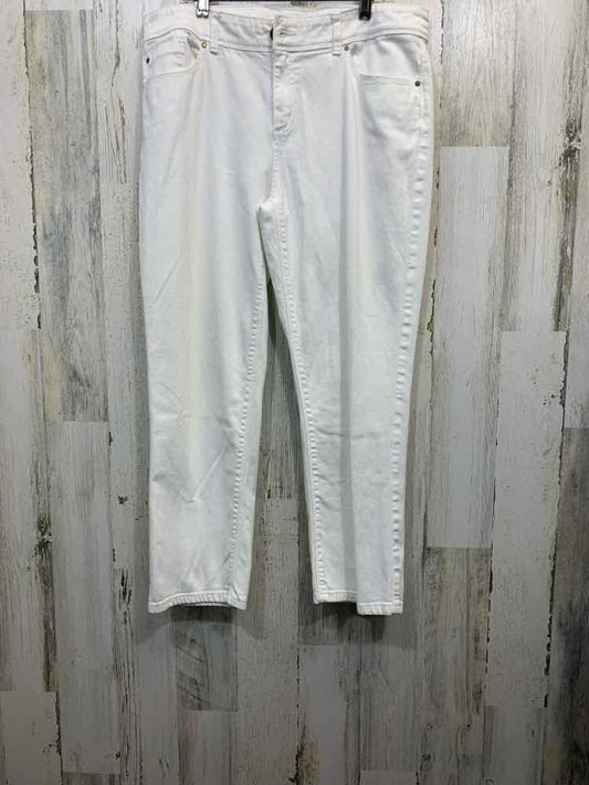 PRE-OWNED Size 1 CHICO'S BOTTOMS White SKINNY CAPRI