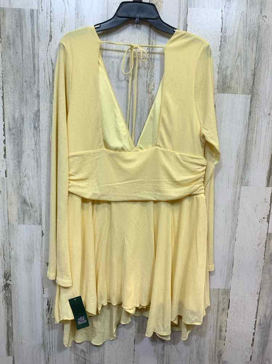NWT WILD FABLE PLUS SIZES Size 1X Yellow LONG SLEEVE Dress/V NECK/V BACK