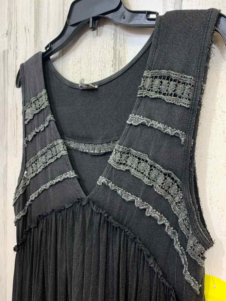 PRE-OWNED POL Size S VINTAGE BLACK SLEEVELESS/LACE TRIM V NECK/BABY DOLL TANK