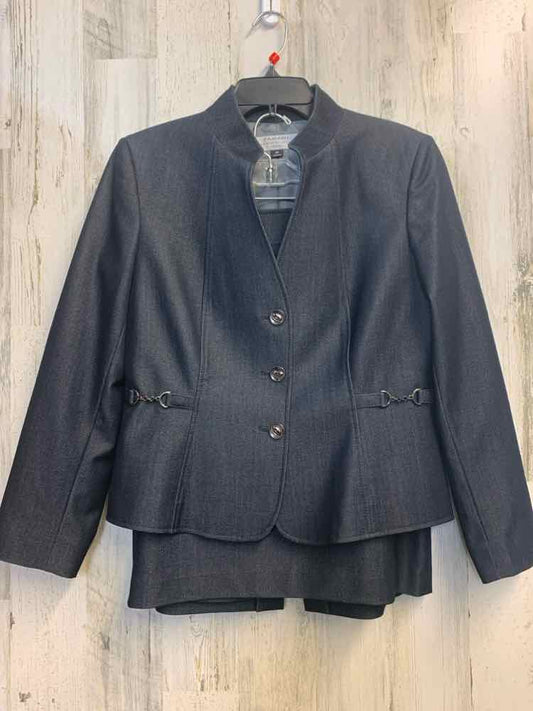 PRE-OWNED TAHARI Dresses and Skirts Size 8P Denim Solid JACKET/SKIRT SUIT TOP
