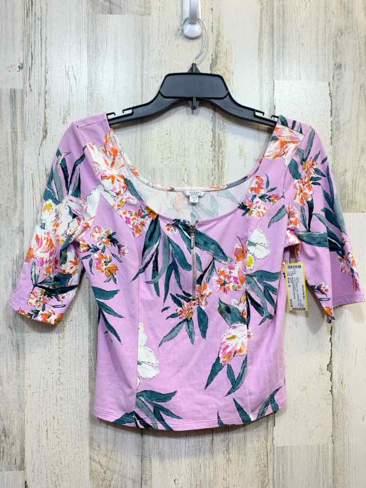 PRE-OWNED GUESS Tops Size M LAVENDAR Floral SHORT SLEEVES CROP TOP