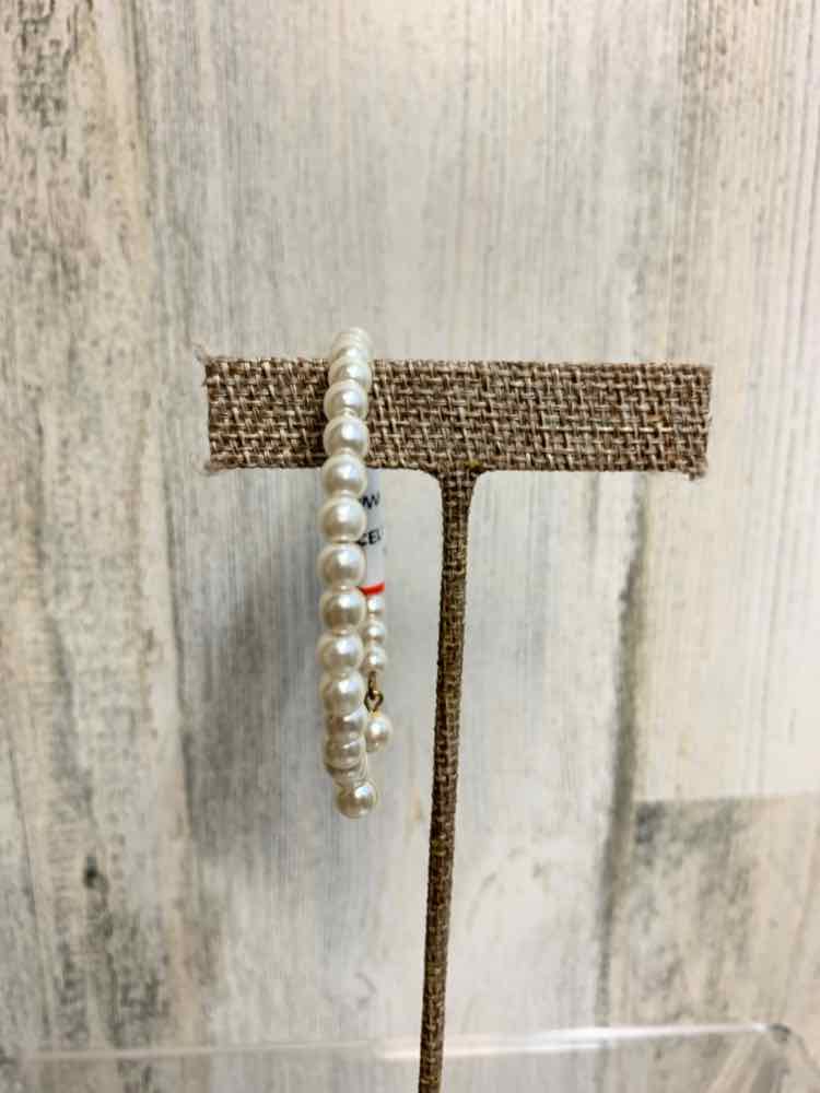 Bracelet/WHITE BEADED BRACELET