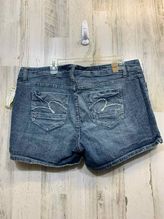 PRE-OWNED Size 18 MAURICE BOTTOMS Denim /2 FRONT 2 BACK POCKETS