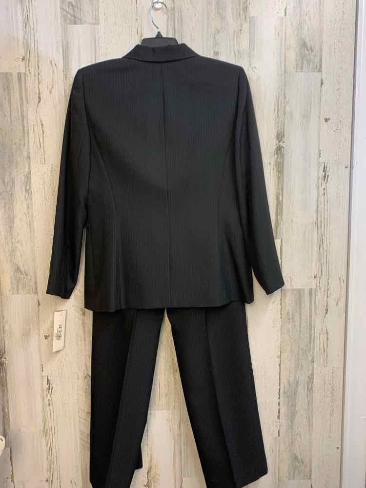 NWT Size 12 LE SUIT BOTTOMS Charcoal Pinstripe 2PC 2PC Ensemble