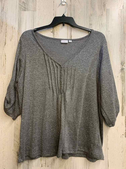 PRE-OWNED KIM ROGERS PLUS SIZES Size 1X Silver 3/4 SLEEVE TOP/SPARKLY V-NECK