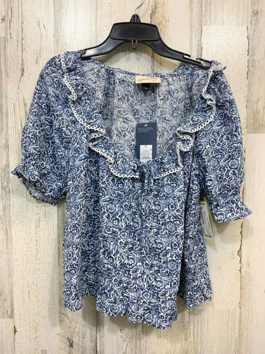 NWT UNIVERSAL THREADS Tops Size S BLUE/WHT Floral CROP Blouse