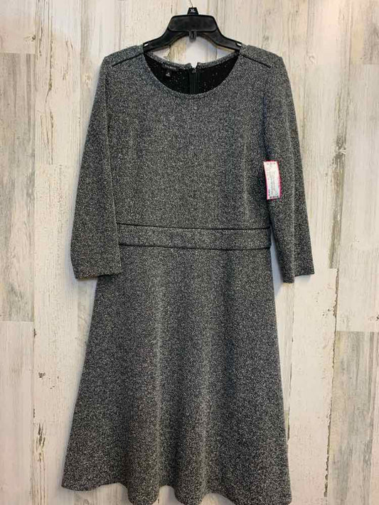 PRE-OWNED TALBOTS Dresses and Skirts Size 10 BLACK/WHITE TWEED A-LINE Dress/BLAC