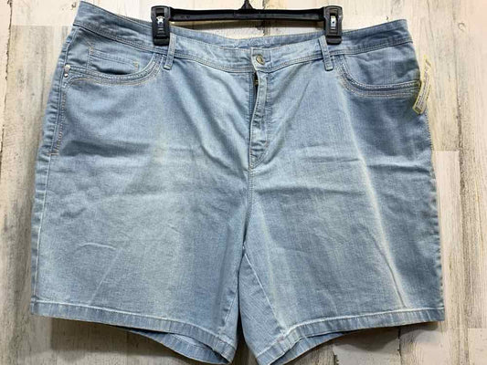PRE-OWNED Size 18 GLORIA VANDERBILT BOTTOMS LIGHT BLUE Solid Shorts