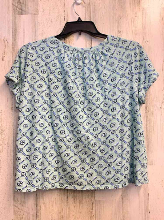 PRE-OWNED WONDERLY Tops Size XL PASTEL GREEN TRIANGLE SHORT SLEEVES TOP/V- NECK.