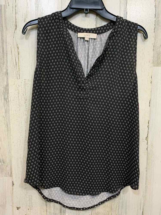 PRE-OWNED LOFT Tops Size M GRAY/WHITE SMALL FLOWER(S) SLEEVELESS Blouse/GRAY/WHI