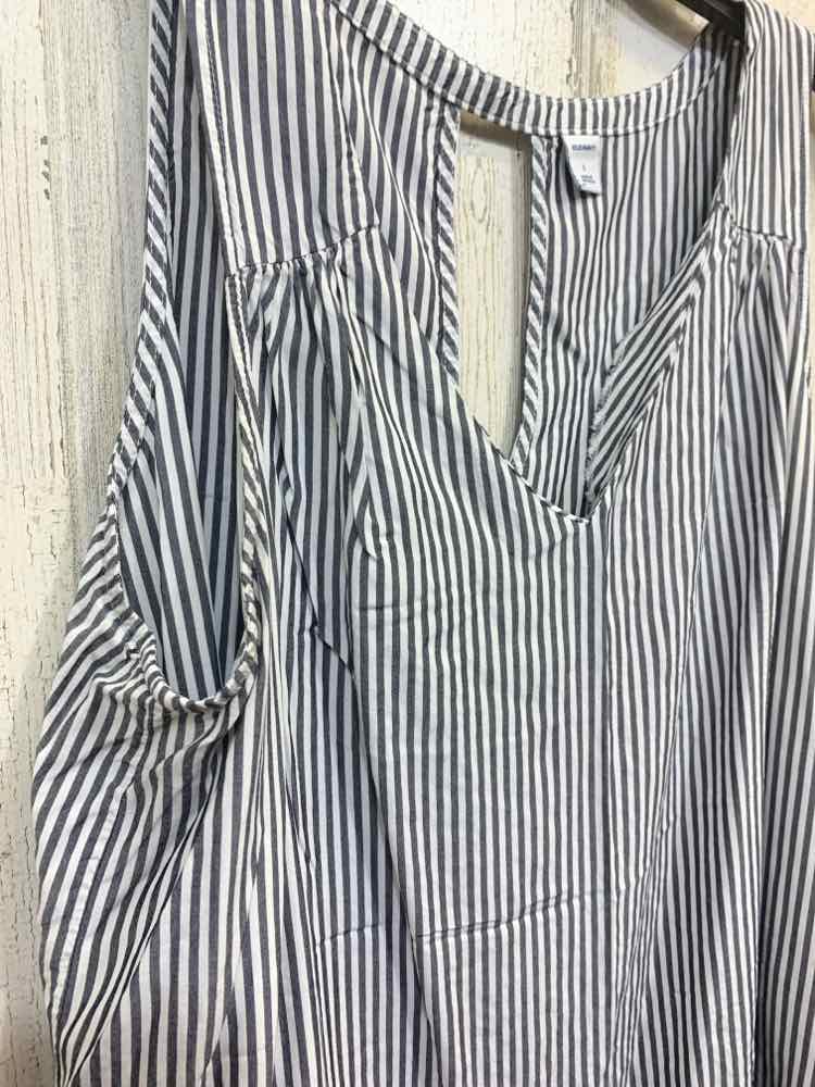 PRE-OWNED OLD NAVY/V-NECK KEYHOLE BACK RELAXED FIT TANK