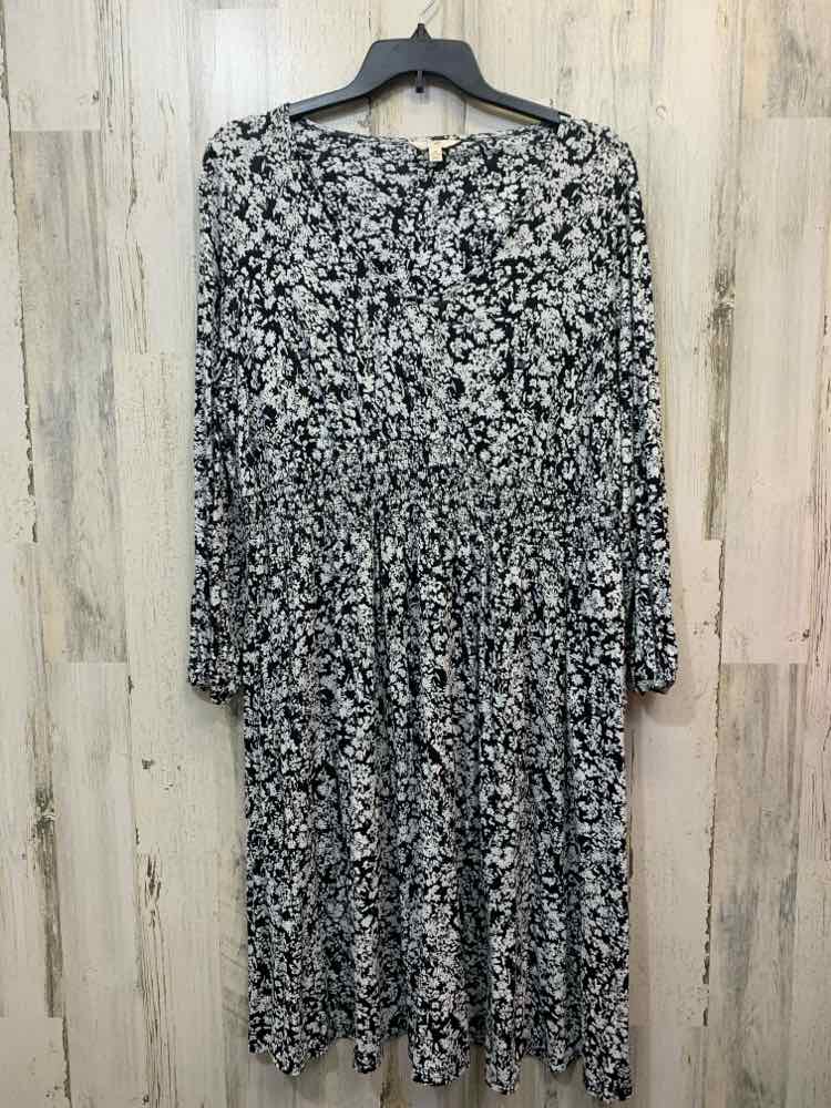 PRE-OWNED TERRA & SKY PLUS SIZES Size 2X WHT/BLK Floral LONG SLEEVES Dress/V NEK