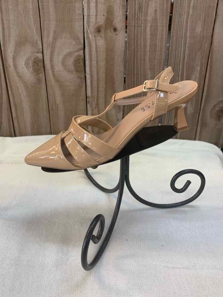 NWT JOURNEE COLLECTION SHOES 9.5 BONE PATENT LEATHER KITTEN HEEL Shoes