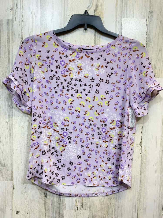 PRE-OWNED ANN TAYLOR Tops Size S Lavender Floral SHORT SLEEVES Blouse/BLK/WHT/LV