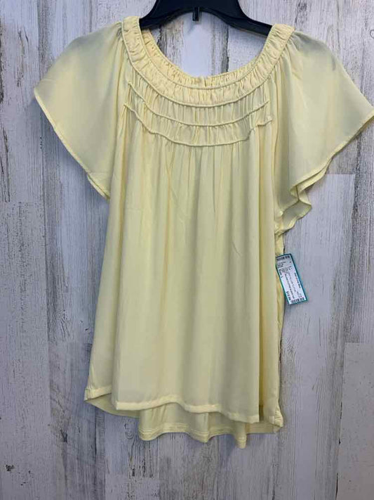 LOFT Tops Size L LIGHT YELLOW FLUTTER SLEEVE TOP