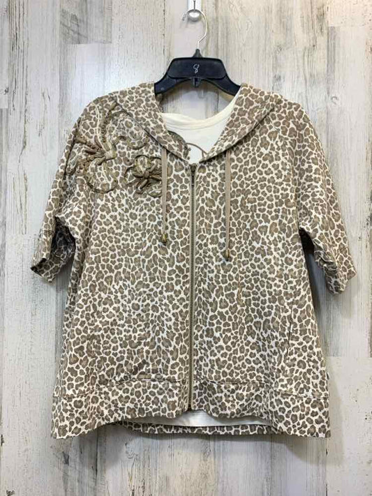 NWT CHICOS Tops Size 2 BEIGE/WHT CHEETAH PRINT 2PC 2 PC SET/2 PC TOP: BEIGE SHOR