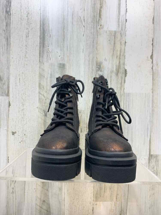 NWT GUESS SHOES Shoe Size 5 BRONZE Shoes/TIE BOOTS BIG HEEL