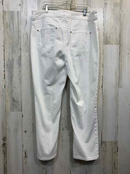 PRE-OWNED Size 1 CHICO'S BOTTOMS White SKINNY CAPRI