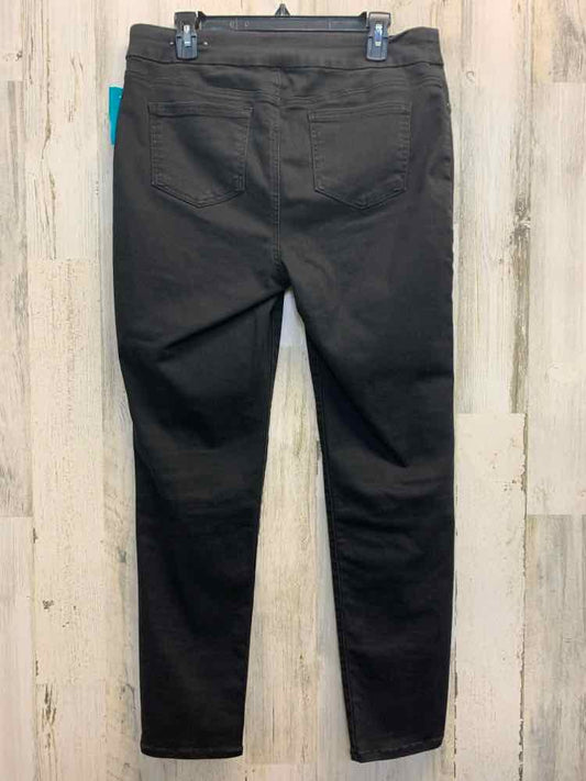 PRE-OWNED CHICOS BOTTOMS Size 10 Black Solid JEANS/BLACK JEANS W/ STRET