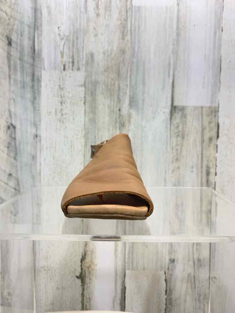 PRE-OWNED BUENO SHOES Shoe Size 7.5 Tan Leather SANDAL Shoes/OPEN SIDE W/ STRAP